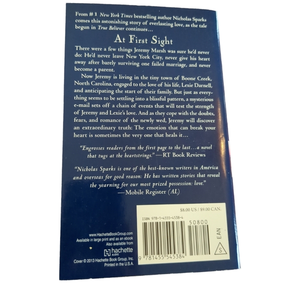 🍁2/$7🍁At First Sight by Nicholas Sparks Soft Cover Book NEW - Picture 2 of 2